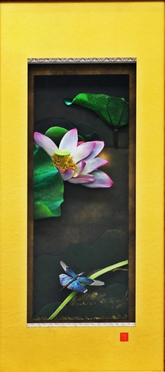 蓮華にチョウトンボ